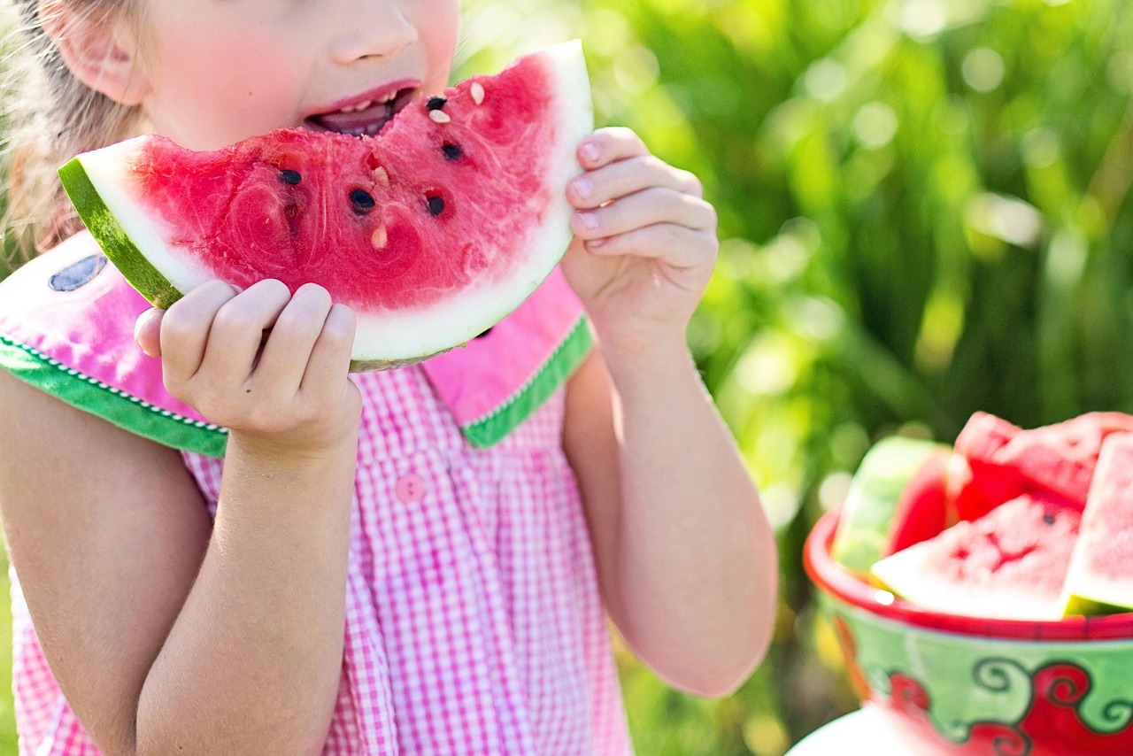 Introdução ao BLW (Baby-Led Weaning): O Que É, Como Aplicar e O Que Dizem os Estudos Científicos